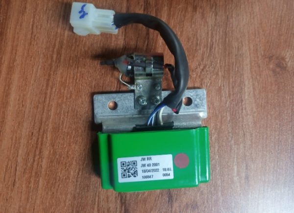 Bajaj Boxer 150cc regulator DC with capacitor