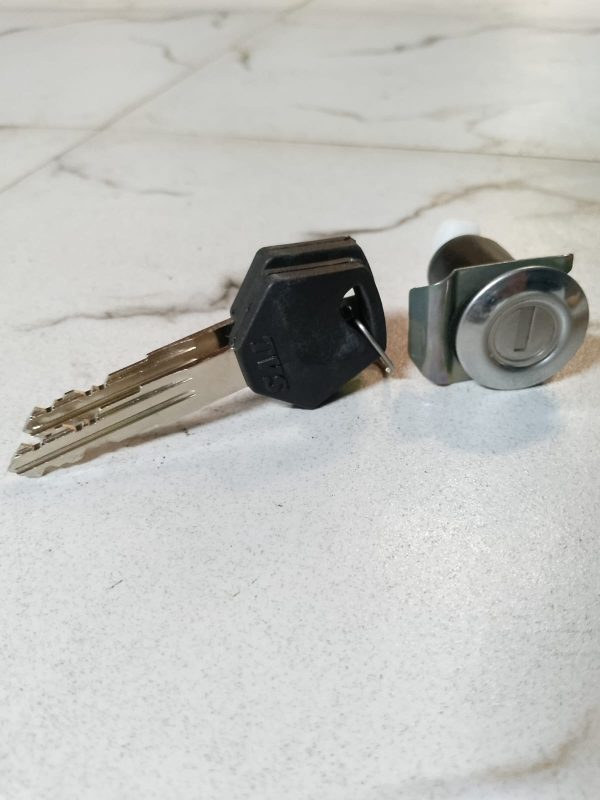 Tvs Hlx 125cc/150cc Lock Assy Cover Frame - Image 2